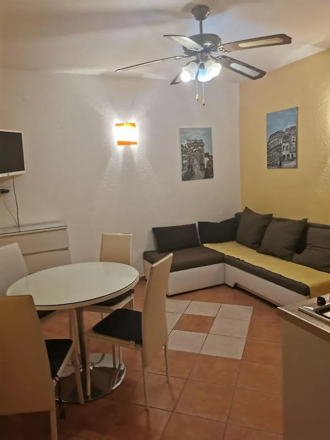 Arcobaleno Apartment Pula 0*,