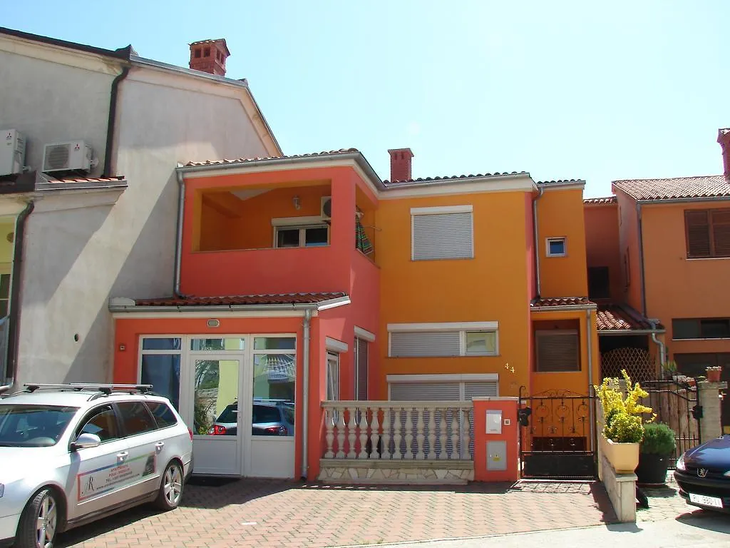 Arcobaleno Apartment Pula 0*,  Croatia